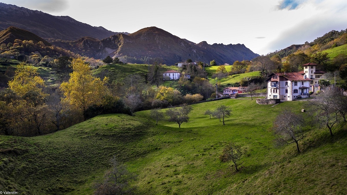 LLANES | Santa Eulalia de Carranzo... con las lomas más dulces y verdes, así es el Valle Oscuro.... DESCUBRE!!